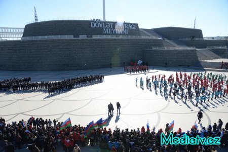 Nəsimi rayonunda Bayraq gününə həsr edilmiş yürüş keçirilib - FOTOLAR