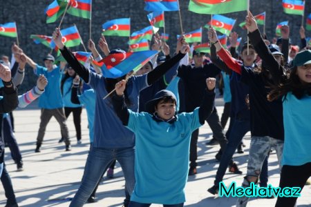 Nəsimi rayonunda Bayraq gününə həsr edilmiş yürüş keçirilib - FOTOLAR