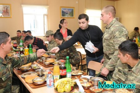 Nəsimi Rayon İcra Hakimiyyəti tərəfindən cəbhə bölgəsində Bayraq günü qeyd edildi - FOTOLAR