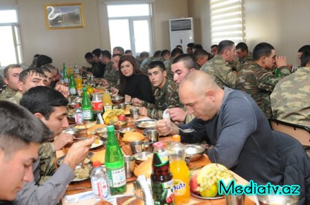 Nəsimi Rayon İcra Hakimiyyəti tərəfindən cəbhə bölgəsində Bayraq günü qeyd edildi - FOTOLAR