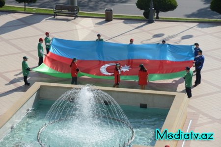  Nəsimi rayon məktəbliləri  növbəti dəfə  "Ölkəmizi tanıyaq"  adı altında maarifləndirici  tur-aksiyada iştirak edəcəklər - FOTOLAR