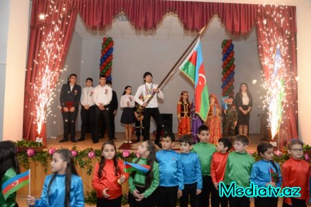Nəsimi rayonu 111 saylı tam orta məktəbdə  “Ucal,Yaşa Azərbaycan ” mövzusunda tədbir keçirildi - FOTOLAR