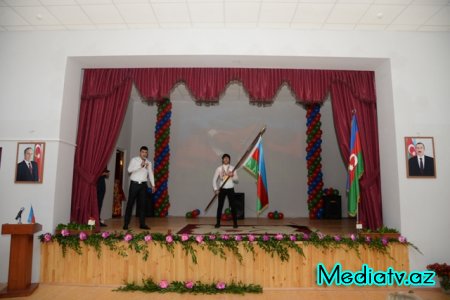 Nəsimi rayonu 111 saylı tam orta məktəbdə  “Ucal,Yaşa Azərbaycan ” mövzusunda tədbir keçirildi - FOTOLAR