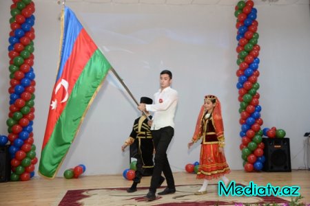 Nəsimi rayonu 111 saylı tam orta məktəbdə  “Ucal,Yaşa Azərbaycan ” mövzusunda tədbir keçirildi - FOTOLAR