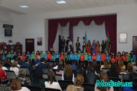 Nəsimi rayonu 111 saylı tam orta məktəbdə  “Ucal,Yaşa Azərbaycan ” mövzusunda tədbir keçirildi - FOTOLAR