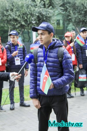 Nərimanov rayon məktəbliləri “Ölkəmizi tanıyaq” tur-aksiyası çərçivəsində respublikamızın cənub bölgəsinə yola salınıblar - FOTOLAR