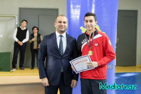 Stolüstü tennis idman növü üzrə Nərimanov rayon turniri keçirildi - FOTOLAR