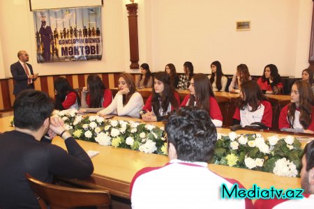 Nərimanov rayonunda “Gənclərin Biznes Məktəbi” layihəsi çərçivəsində növbəti təlim keçirilib - FOTOLAR