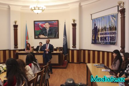 Nərimanov rayonunda “Gənclərin Biznes Məktəbi” layihəsi çərçivəsində növbəti təlim keçirilib - FOTOLAR
