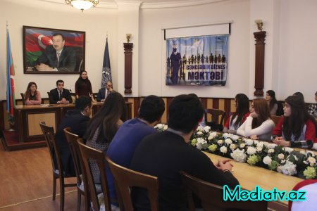Nərimanov rayonunda “Gənclərin Biznes Məktəbi” layihəsi çərçivəsində növbəti təlim keçirilib - FOTOLAR