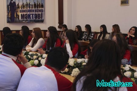 Nərimanov rayonunda “Gənclərin Biznes Məktəbi” layihəsi çərçivəsində növbəti təlim keçirilib - FOTOLAR