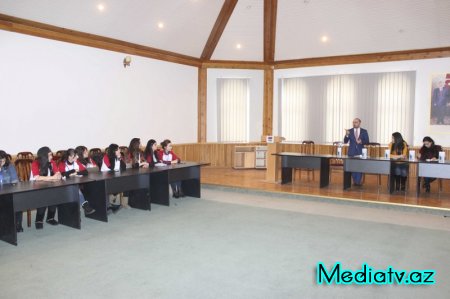 Nərimanov rayonunda “Gənclərin Biznes Məktəbi” layihəsi çərçivəsində növbəti təlim keçirilib - FOTOLAR