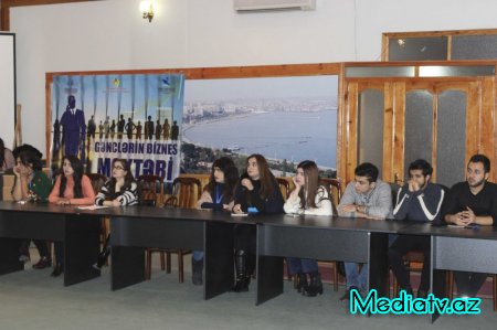 Nərimanov rayonunda “Gənclərin Biznes Məktəbi” layihəsi çərçivəsində növbəti təlim keçirilib - FOTOLAR