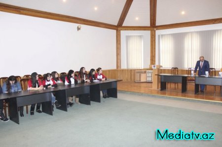Nərimanov rayonunda “Gənclərin Biznes Məktəbi” layihəsi çərçivəsində növbəti təlim keçirilib - FOTOLAR