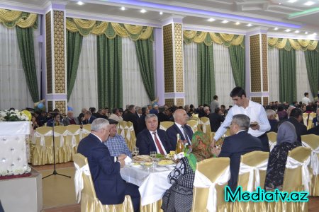 Alı Alıyev Həmrəyliy Günü və Yeni il münasibətilə füzulili  məcburi köçkünlərlə görüşüb - FOTOLAR