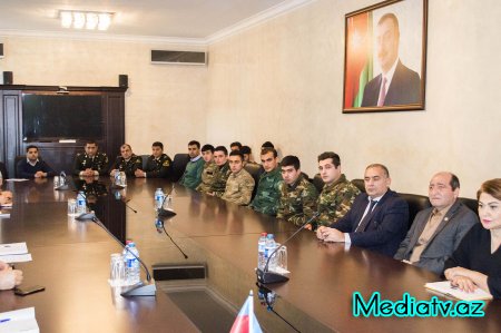 Nərimanov rayonunda ordu sıralarından tərxis olunmuş və hərbi xidmətə yola salınan gənclərlə görüş keçirilib - FOTOLAR