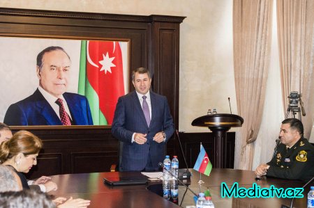 Nərimanov rayonunda ordu sıralarından tərxis olunmuş və hərbi xidmətə yola salınan gənclərlə görüş keçirilib - FOTOLAR