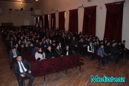 AQRAR UNİVERSİTETİN ƏMƏKDAŞLARI AĞDAMIN BURAXILIŞ SİNİF ŞAGİRDLƏRİ İLƏ GÖRÜŞÜB - FOTOLAR