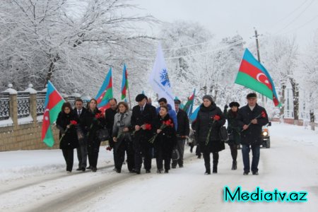 Nəsimi rayon ictimaiyyəti Qusarda Milli Qəhrəman Çingiz Qurbanovun xatirəsini anıblar - FOTOLAR