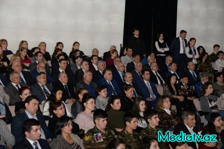 Nəsimi rayon ictimaiyyəti  Gənc Tamaşaçılar Teatrında - FOTOLAR