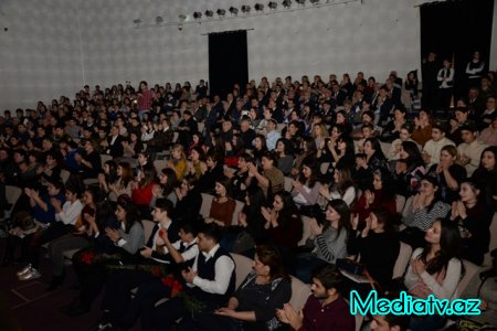 Nəsimi rayon ictimaiyyəti  Gənc Tamaşaçılar Teatrında - FOTOLAR