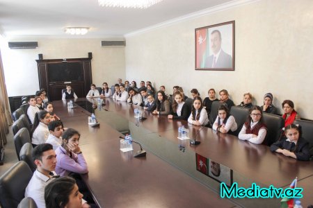 Nərimanovda “Müharibə uşaqların gözü ilə”mövzusunda inşa-yazı və rəsm müsabiqələrinin qaliblərinin mükafatlandırılma mərasimi keçirilib - FOTOLAR