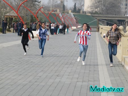 Bərdədə “5 mart Bədən tərbiyəsi və İdman günü”nə həsr olunmuş 100 metr məsafəyə qaçış yarışı keçirilmişdir - FOTOLAR