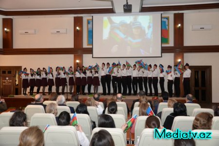  Nəsimi məktəbliləri ilk dəfə “Ölkəmizi tanıyaq” himnini oxudular - FOTOLAR