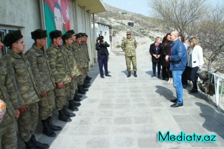 Nəsimi rayon ictimaiyyəti cəbhə bölgəsində xidmət edən əsgərlərlə Novruz bayramını qeyd etdilər - FOTOLAR