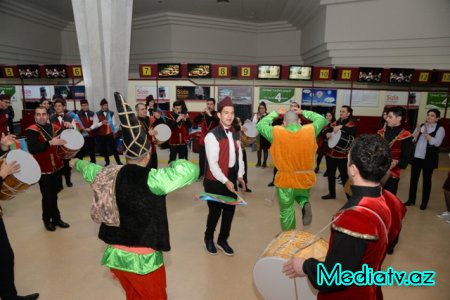 Nəsimi rayon məktəbliləri Naxçıvana səfərə yola düşdülər - «Ölkəmizi tanıyaq» (FOTOLAR)