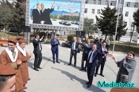 Nəsimi rayon İcra Hakimiyyəti tərəfindən Silahlı Qüvvələrin Baş Klinik Hospitalında əsgərlərlə bayram tədbiri keçirilmişdir - FOTOLAR