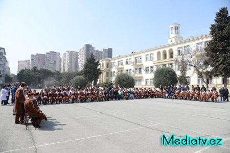 Nəsimi rayon İcra Hakimiyyəti tərəfindən Silahlı Qüvvələrin Baş Klinik Hospitalında əsgərlərlə bayram tədbiri keçirilmişdir - FOTOLAR