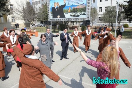 Nəsimi rayon İcra Hakimiyyəti tərəfindən Silahlı Qüvvələrin Baş Klinik Hospitalında əsgərlərlə bayram tədbiri keçirilmişdir - FOTOLAR