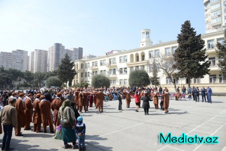 Nəsimi rayon İcra Hakimiyyəti tərəfindən Silahlı Qüvvələrin Baş Klinik Hospitalında əsgərlərlə bayram tədbiri keçirilmişdir - FOTOLAR