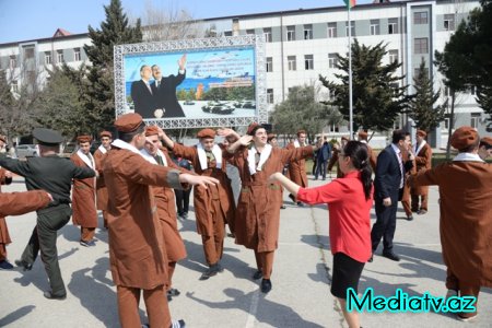 Nəsimi rayon İcra Hakimiyyəti tərəfindən Silahlı Qüvvələrin Baş Klinik Hospitalında əsgərlərlə bayram tədbiri keçirilmişdir - FOTOLAR