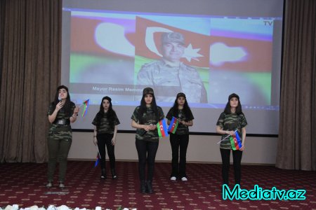 Bakı Slavyan Universitetində aprel döyüşlərinin ildönümü qeyd olunub - FOTOLAR