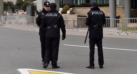 Bakıda keçmiş məhkum polislərin üzərinə kimyəvi məhlul atıb