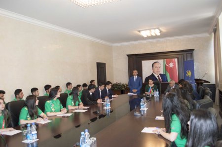 IV İslam Həmrəyliyi Oyunlarında iştirak edəcək Nərimanov rayonunun könüllülərinin bir qrupu ilə görüş keçirilib.