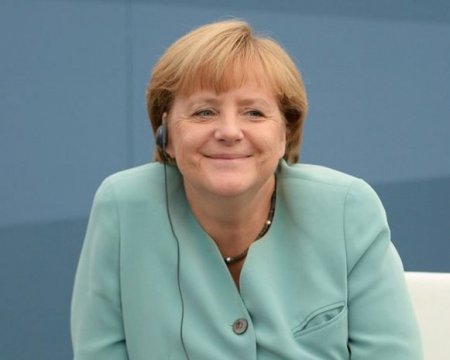 Merkeli Səudiyyə qadınları üçün nümunə adlandırıblar