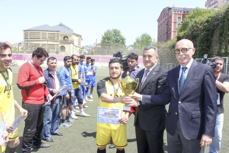 Ümummilli Liderimiz Heydər Əliyevin anadan olmasının 94-cü ildönümü münasibəti ilə “Tələbə Kuboku” mini futbol üzrə Nərimanov rayon turnirinin final oyunu və mükafatlandırma mərasimi keçirilib.