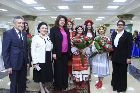 Bolqarıstanın vitse-prezidenti İliana Yotova Bakı Slavyan Universitetində olub