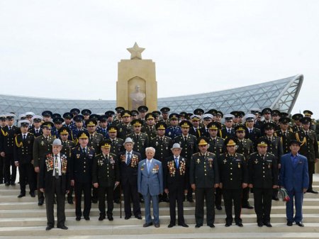 Azərbaycan ictimaiyyəti faşizm üzərində Qələbənin 72-ci ildönümünü qeyd edir - FOTO