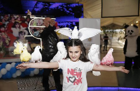 Leyla Əliyeva qayğıya ehtiyacı olan uşaqlarla görüşüb - Fotolar