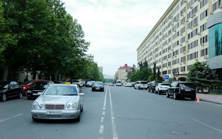 Adı milyonçular küçəsinə verilən evsiz Azərbaycan şairi - Reportaj