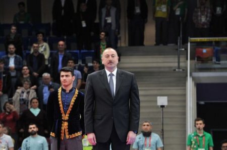 Prezident ölkəmizin 50-ci qızıl medalını qazanan taekvondoçunu mükafatlandırıb – FOTO