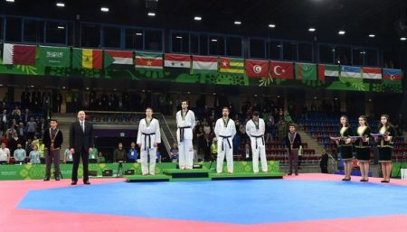 Prezident ölkəmizin 50-ci qızıl medalını qazanan taekvondoçunu mükafatlandırıb – FOTO