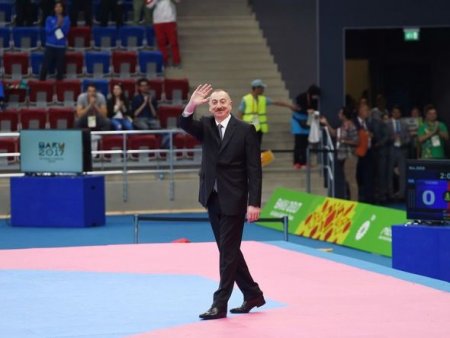 Prezident ölkəmizin 50-ci qızıl medalını qazanan taekvondoçunu mükafatlandırıb – FOTO