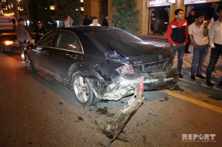 Bakıda rəis müavininin “Mercedes”i vurulub – FOTO