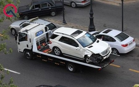 Bakıda 2 bahalı avtomobil toqquşdu – FOTO