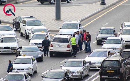 Bakıda 2 bahalı avtomobil toqquşdu – FOTO